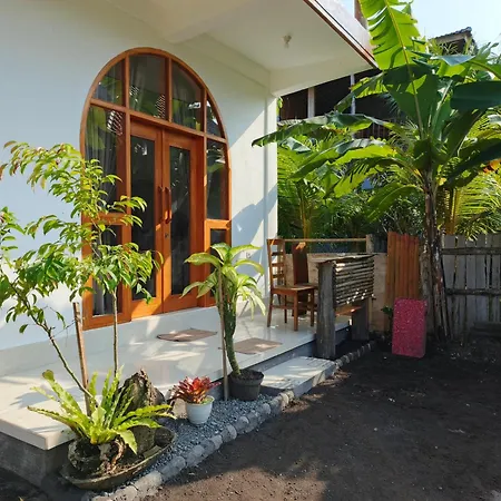 Friend House Stay & Surf